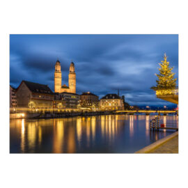 CH-2126 Weihnachtsglanz am Zürcher Limmatquai mit Grossmünster